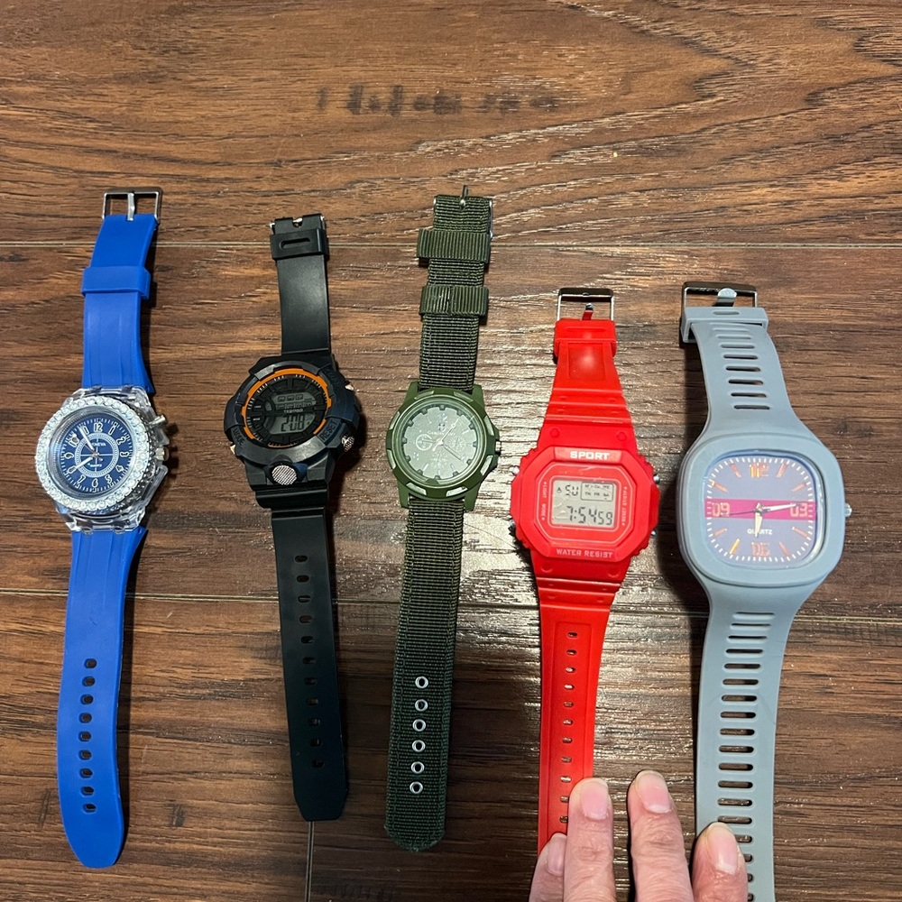 Stylish Men's Watch Set in Blue, Black, Green, Red, and Gray - Picture 2 of 4